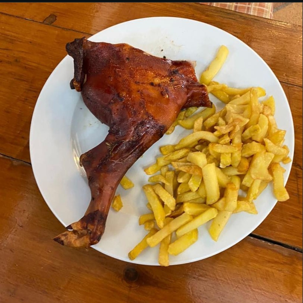 Asado con patatas fritas